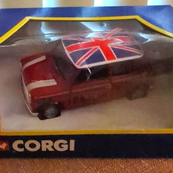 Corgi Mini flame red - Picture 2 of 6
